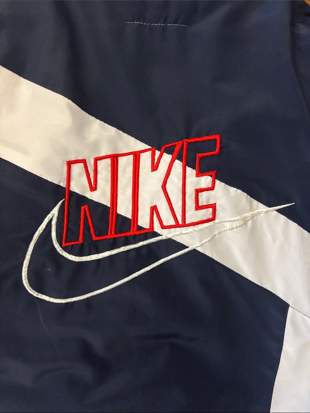 Nike Men's Navy, Red & White Retro Sport Windbreaker - Picture 5 of 7
